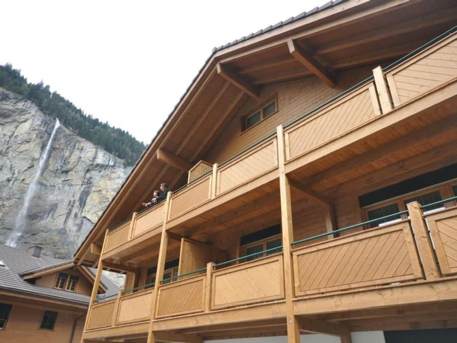 Charming Penthouse Apartment Lauterbrunnen Exterior photo