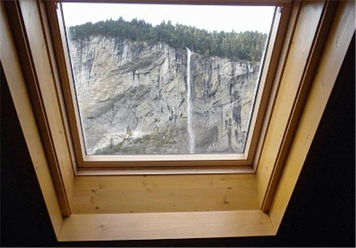 Charming Penthouse Apartment Lauterbrunnen Room photo